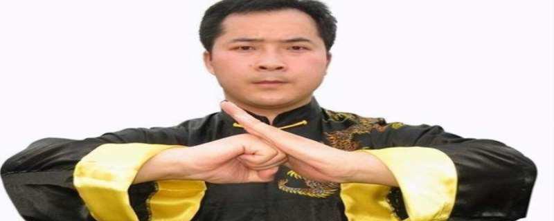 抱拳礼的正确手势,抱拳礼左右手的意义