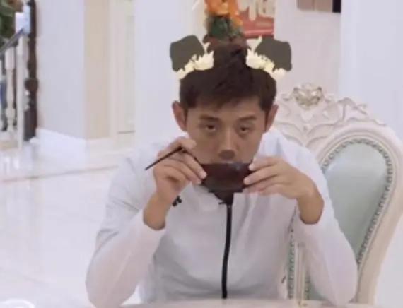 吓坏观众，张继科和镜子里的动作不一样什么鬼？灵异事件？