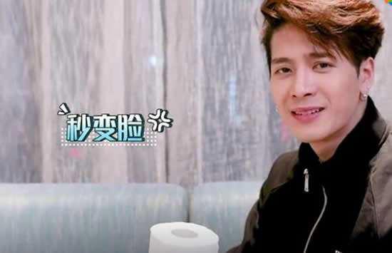 吃瓜！王嘉尔对卫生纸告白是什么情况？一秒爱上王嘉尔!