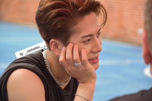 吃瓜！王嘉尔对卫生纸告白是什么情况？一秒爱上王嘉尔!