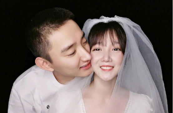 于小彤陈小纭婚纱照曝光,二人夫妻相十足,网友:太有爱