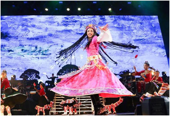 莫文蔚获吉尼斯世界纪录,现场感谢粉丝,网友:女神肺活量惊人