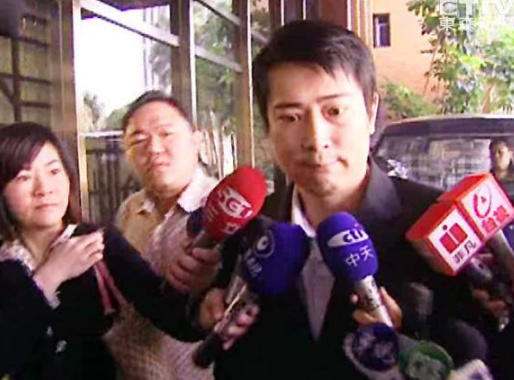 陈威陶商业大咖却多次家暴，名模妻子却不珍惜，最后离婚后悔莫及