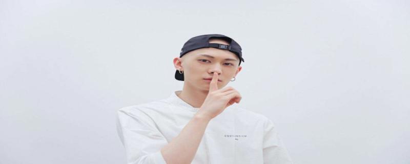 梁森为什么要剃光头 梁森为什么没有成团