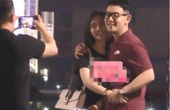 李响的老婆真实颜值曝光,笑容甜美气质超棒,网友:比孙骁骁强
