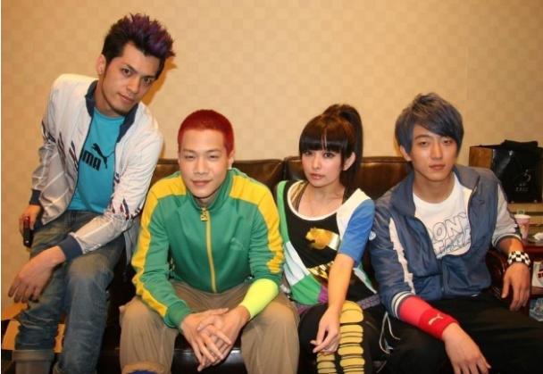 音乐组合很多，大嘴巴组合最有特色，而且还非常努力