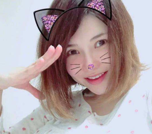 人类最强body也做了母亲，素颜抱女十分可爱