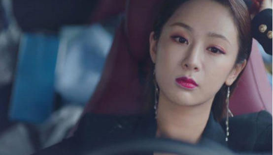 杨紫总裁造型曝光，被吐槽太显老，不符合清纯邻家女孩造型！