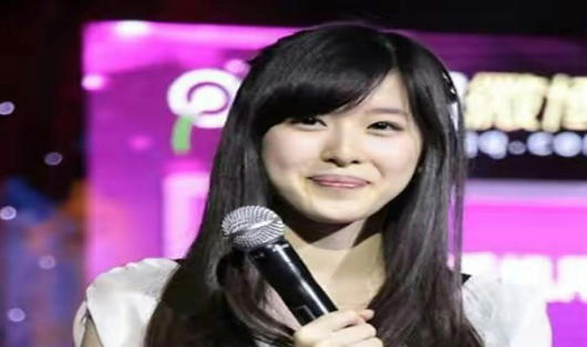 奶茶妹妹章泽天赴剑桥读书，活出自己的女人有多精彩？