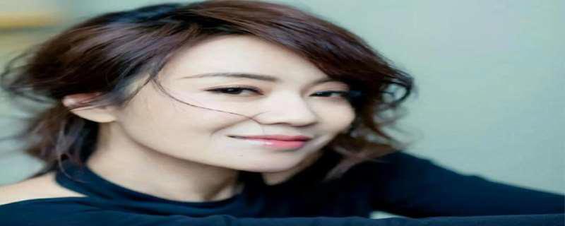 闫妮女儿为什么姓邹，闫妮现在是单身吗