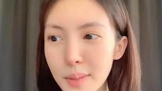 金晨霸气回应嘴歪，并表示：不歪我还不喜欢