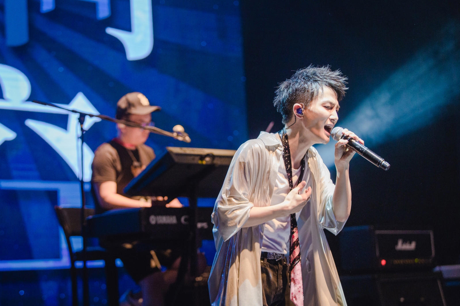 太治愈！周深为广大毕业生献唱