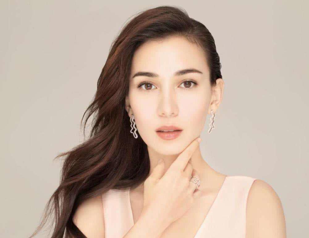 卢靖姗是几国混血吗