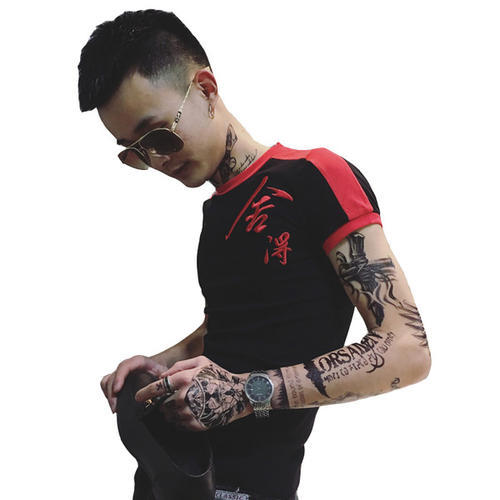 近期网络上“精神小伙”流行词,这是个什么梗,到底是什么意思?