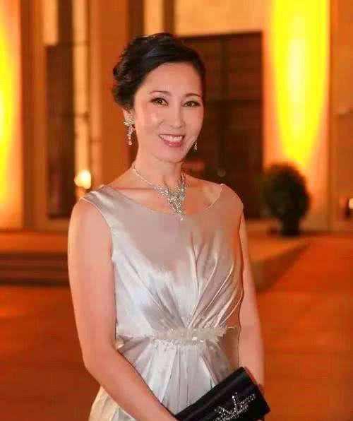 王思聪妈妈帮还债是真的吗，王思聪欠债多少，这是怎么一回事？
