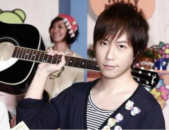 阿信蛋蛋妹 五月天主唱阿信，与蛋蛋妹相恋多年，遍地撒狗粮