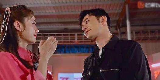 黄晓明安慰刘芸上热搜 网友纷纷评论哥哥太暖！