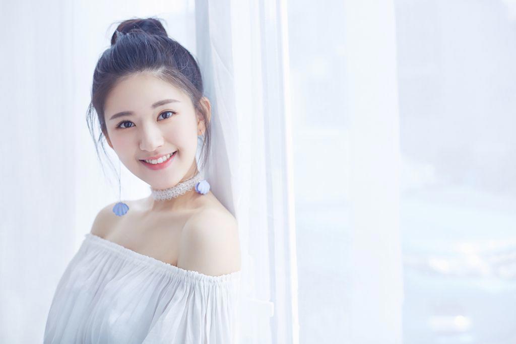 当红小花赵露思是富二代吗？家境如何，为什么她的资源这么好！
