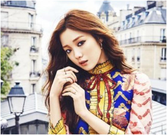 李圣经个人资料介绍，模特出身，被网友称自带美瞳