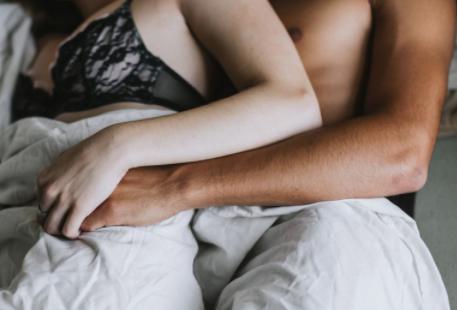 早上做爱的5个令人振奋的好处