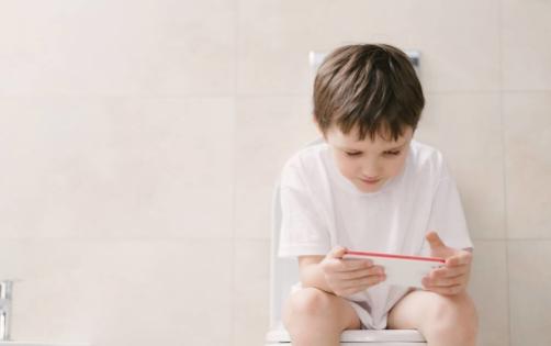 空腹喝下它排出6斤宿便猛喝盐水排宿便经历