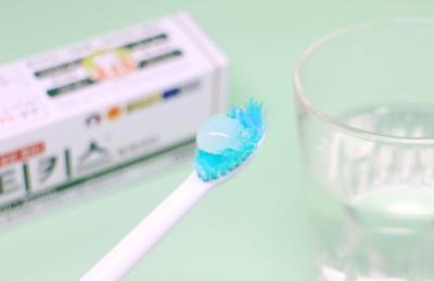 牙膏如何清洁牙齿