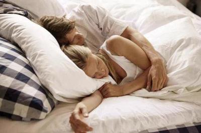 想睡得更好吗?整理你的床