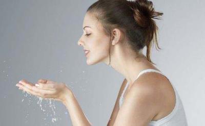 女生控油祛痘洗面奶有那些比较好?