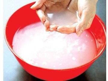 怎样用淘米水美白?
