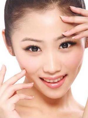 用什么洗脸既可以美白又可以祛斑呢？