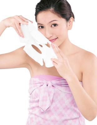 到了秋天皮肤怎么补水美白呢？