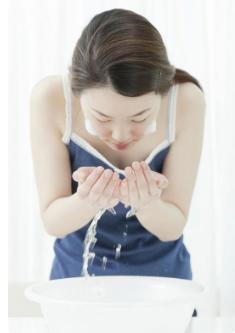 日常生活的祛痘护肤小妙招