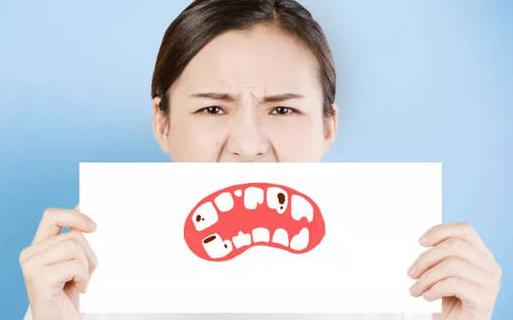 口腔溃疡是怎么引起的原因