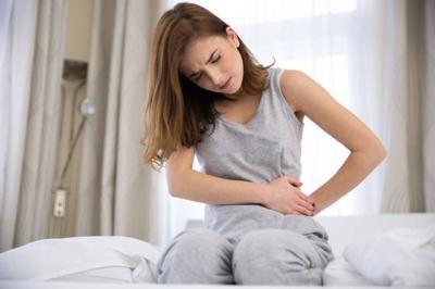 女性下腹部疼痛:15种可能的原因和治疗方法