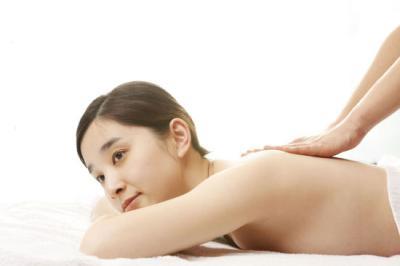 如何治疗和预防背部痤疮