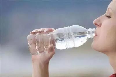 水对健康的好处以及使其美味的方法