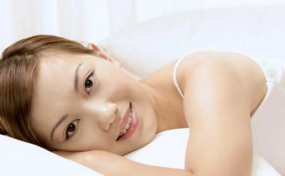 在睡觉时开始性行为？并非如此不寻常