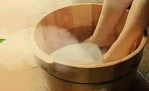 睡前坚持做这5件事，远离身体亚健康，健康长寿的秘诀