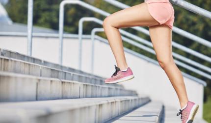 6种家庭锻炼动作：保持健康，无需离开公寓