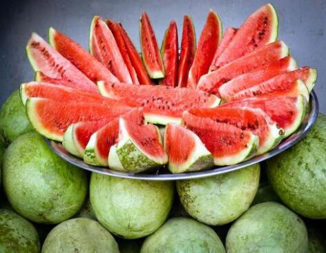 夏天到了女生加肥吃什么水果最好？