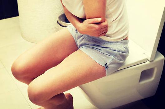 一个动作快速拉出屎，老年人