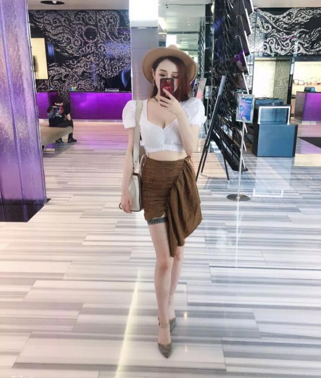 斗鱼户外一姐梦蝶，负债累累被限制消费，靠“擦边”直播还债