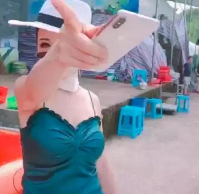 重庆保时捷女司机徐霞老公被调查 真实身份抖音号被人肉出本人照片