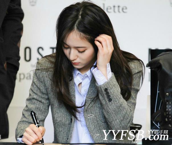 韩国女歌手郑秀晶（Krystal）个人资料 f(x)郑秀晶照片简介