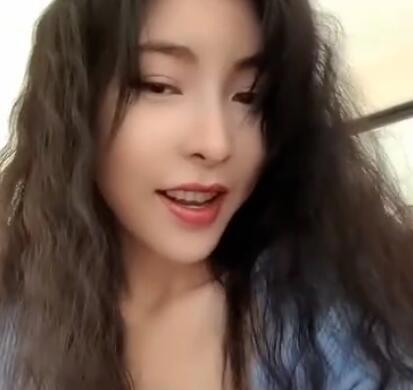 斗鱼谭晓彤资料她在哪儿直播，Elise谭晓彤兔兔已“下海”，现身国外直播