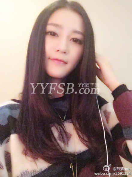 YY烈酒最新微博自拍照 YY烈酒最新动态报道