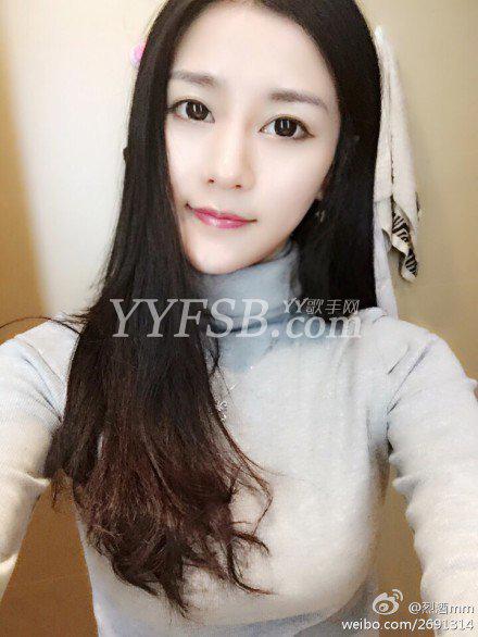 YY烈酒最新微博自拍照 YY烈酒最新动态报道