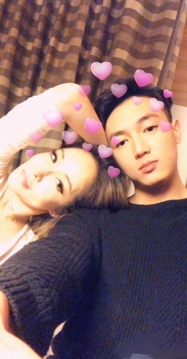 萧亚轩公布恋情新男友黄皓比她小16岁 出道18年已经换17个男友