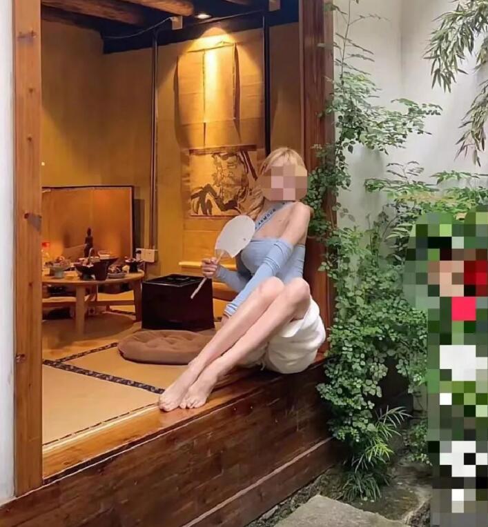 佛媛是什么意思？女网红露腿秀身材实则真卖货，“佛媛”已遭全网打击