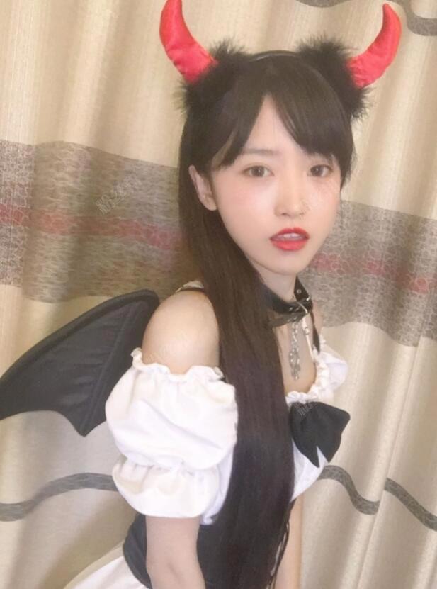 抖音半藏森林资料简介，微博网红AJ女孩福利生活照写真图片